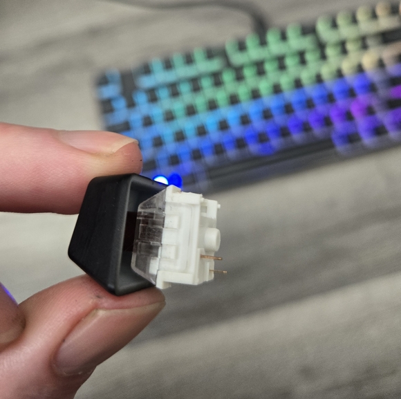 Custom Mechanical GMMK Keyboard (Cherry Brown Switches) - Picture 6 of 9